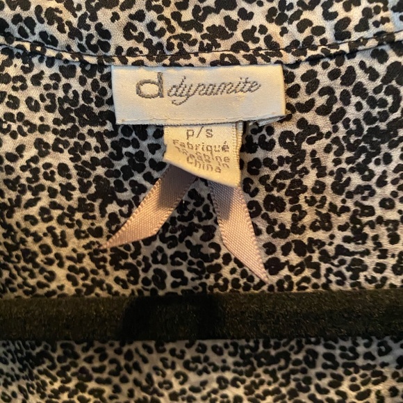 Beautiful dynamite blouse! - Picture 3 of 4